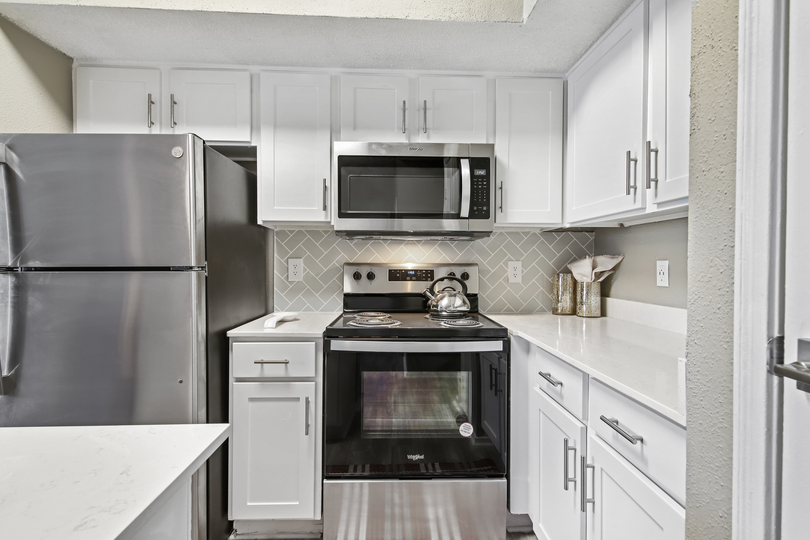 B2 Kitchen with Range and Microwave