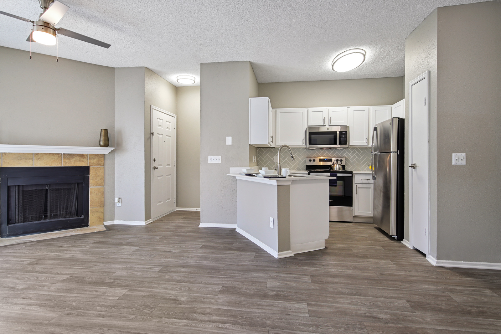 Open concept kitchen - empty