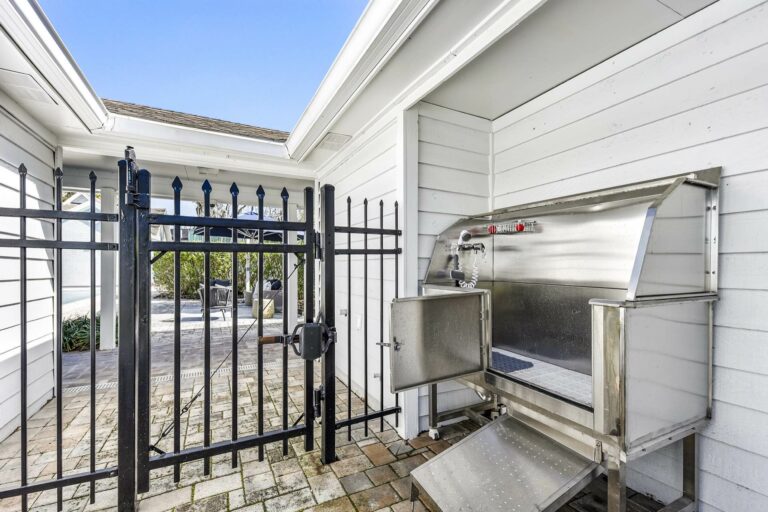 outdoor pet washing station